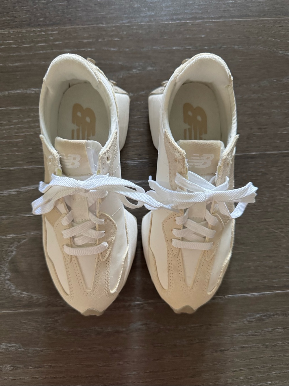 New Balance 327 Casual WOMEN Sneaker Shoes Leather White Sandstone size 6 - NEW - Picture 2 of 9